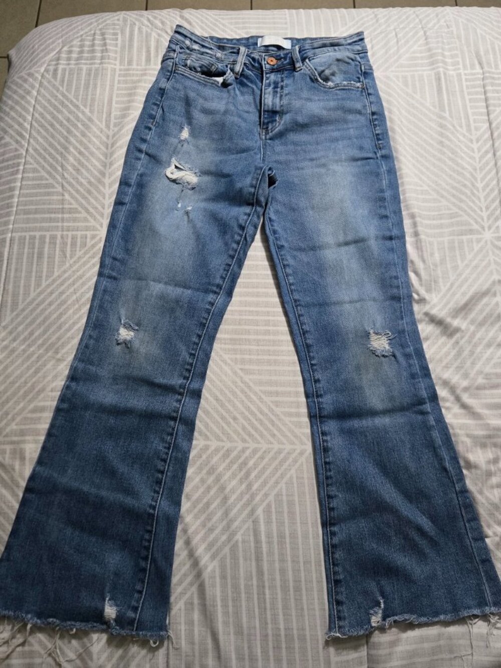 VERVET by Flying Monkey Distressed Raw Hem Flare Jeans 28 / 7 (Style T5435)